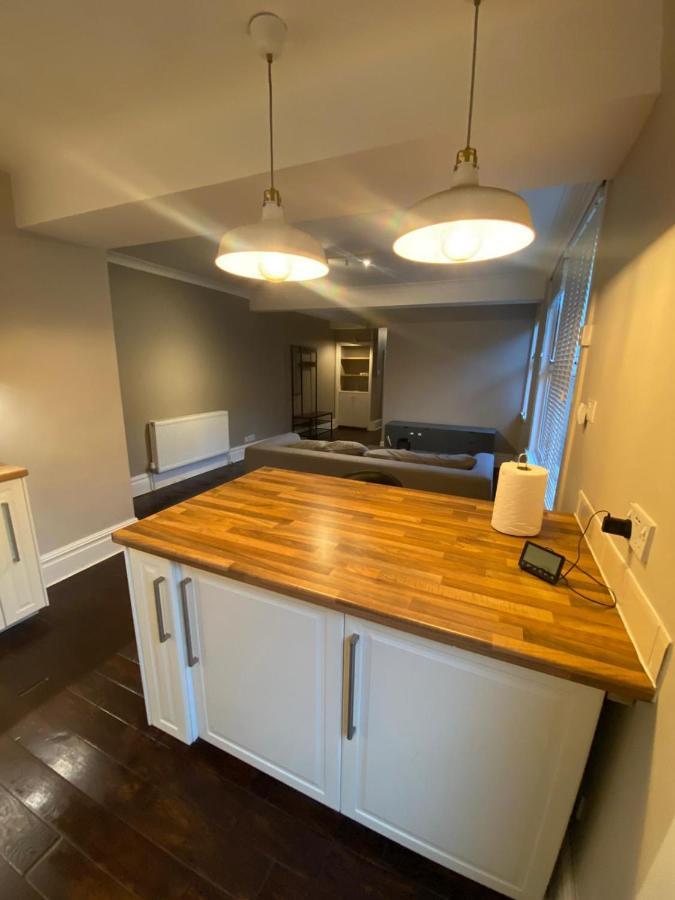 Spacious 2-Bed Apartment Лондон Экстерьер фото